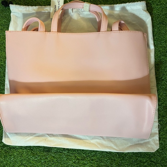 The iconic Unisex Shopping Bag is an Everyday bag for Everyone - Picture 4 of 5